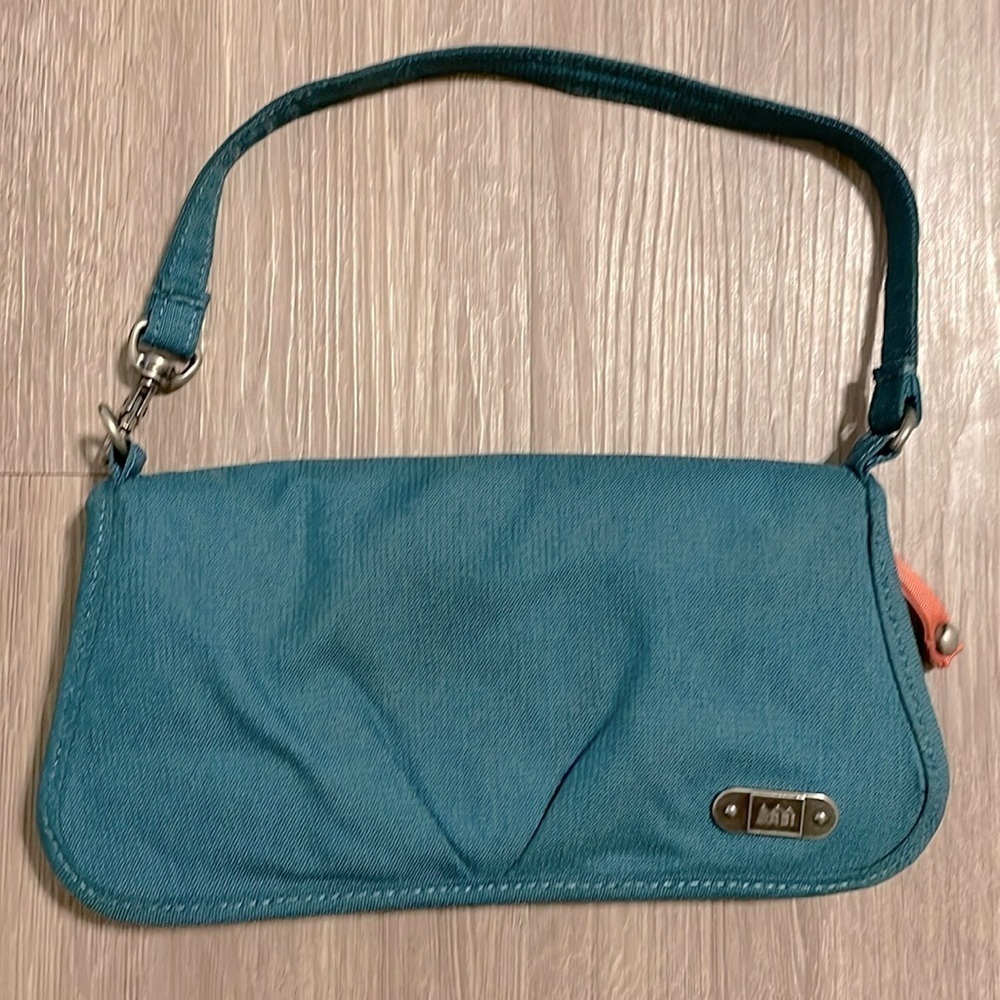 REI Women’s Vintage Wristlet Belltown Purse Zip Top Green Detachable Strap
